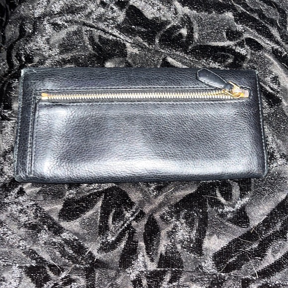 Prada ladies, black full size wallet - Picture 2 of 9